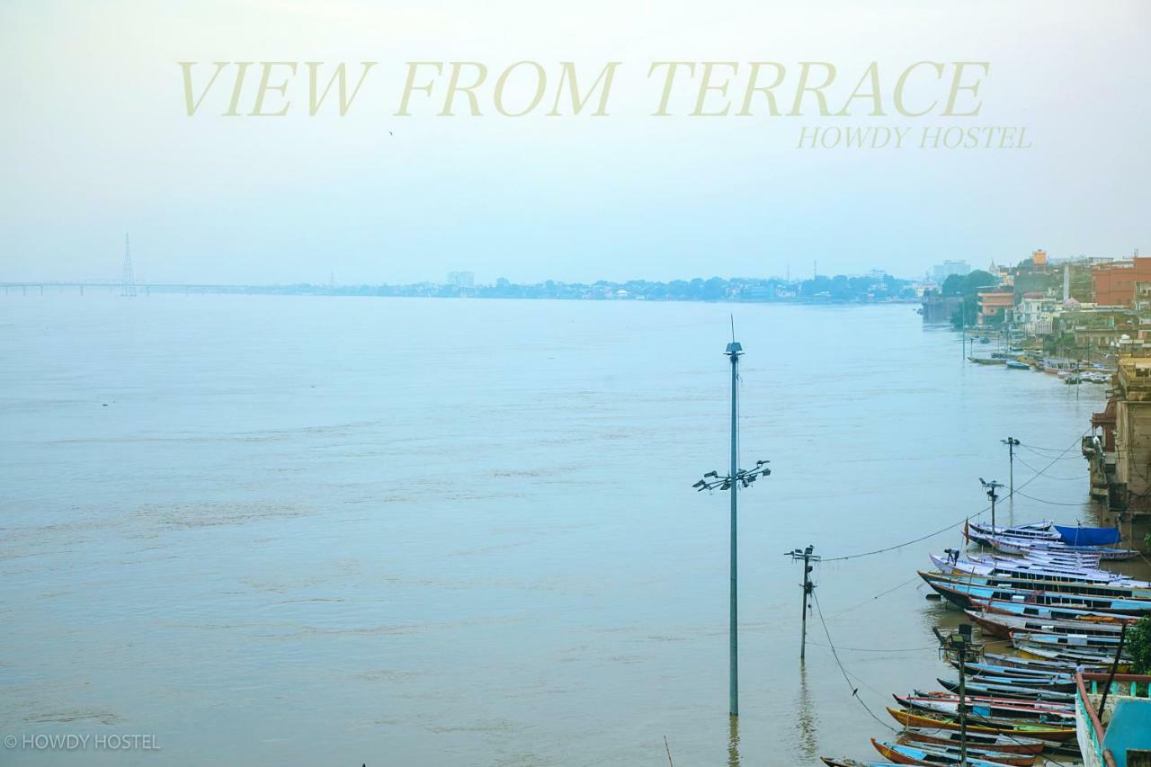 On The Ghat By Howdy Hostels Varanasi Luaran gambar